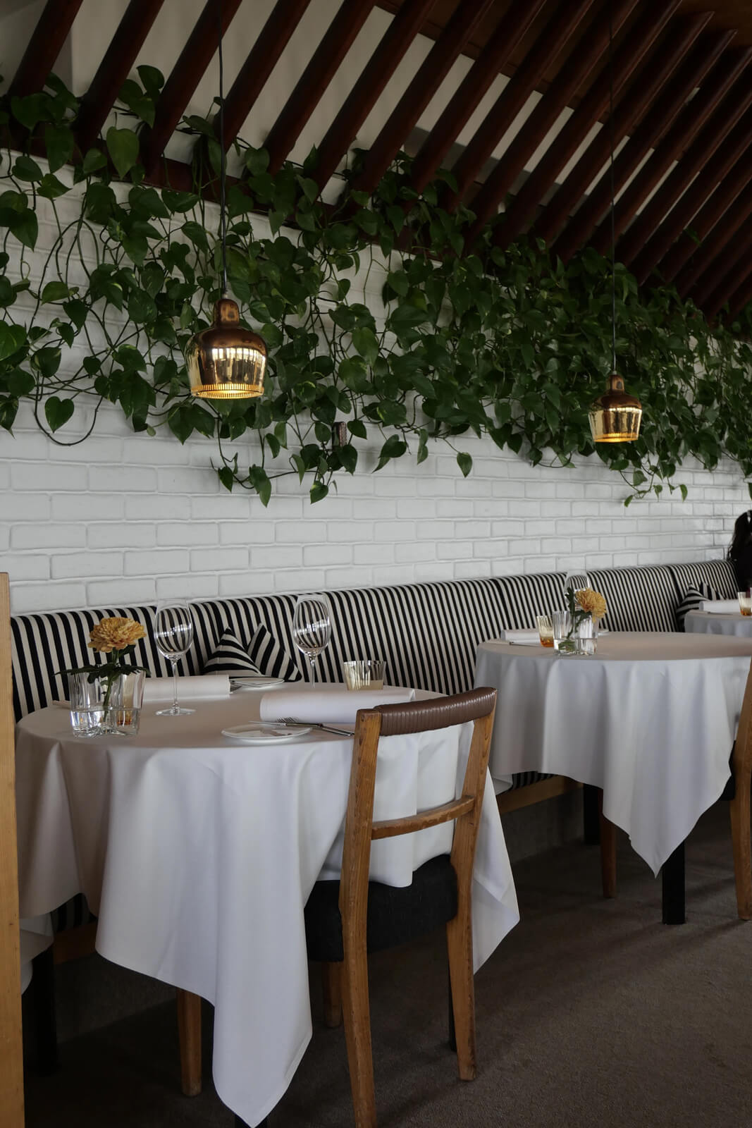 前妻アイノのこだわりもあって抜け目はないが人が入り込む余白が感じられた。空席すら絵になる