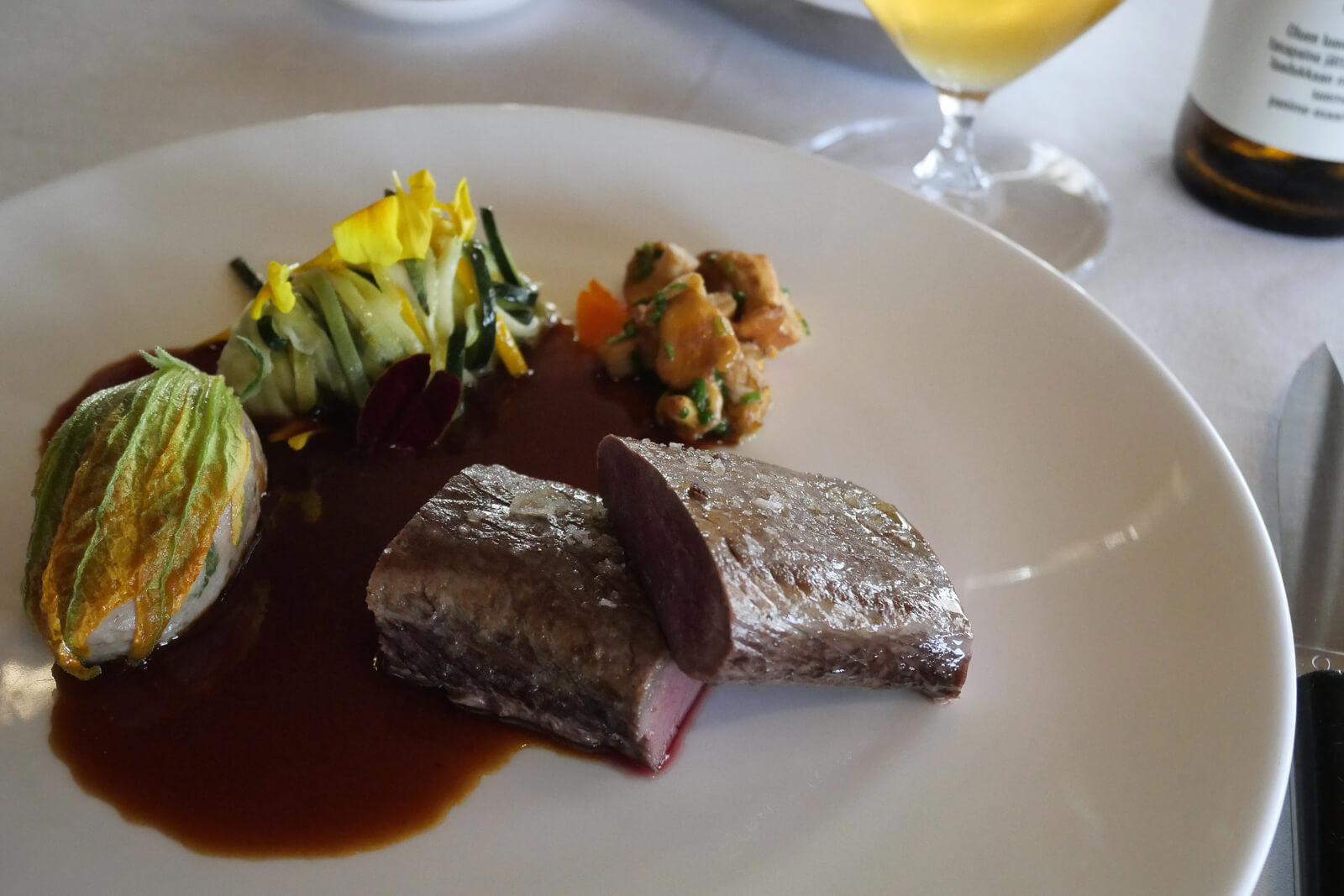 トナカイのステーキとパスタ