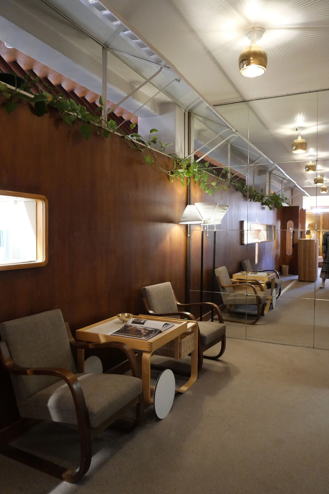 エントランスからこの落ち着き。エレベーターを開いた途端に異空間に引き込まれた感覚があった