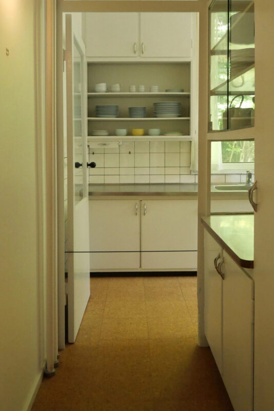 日常的に使うキッチンでさえ、インテリアの一部。実用性はもちろん、色かたちに細心の配慮がなされている