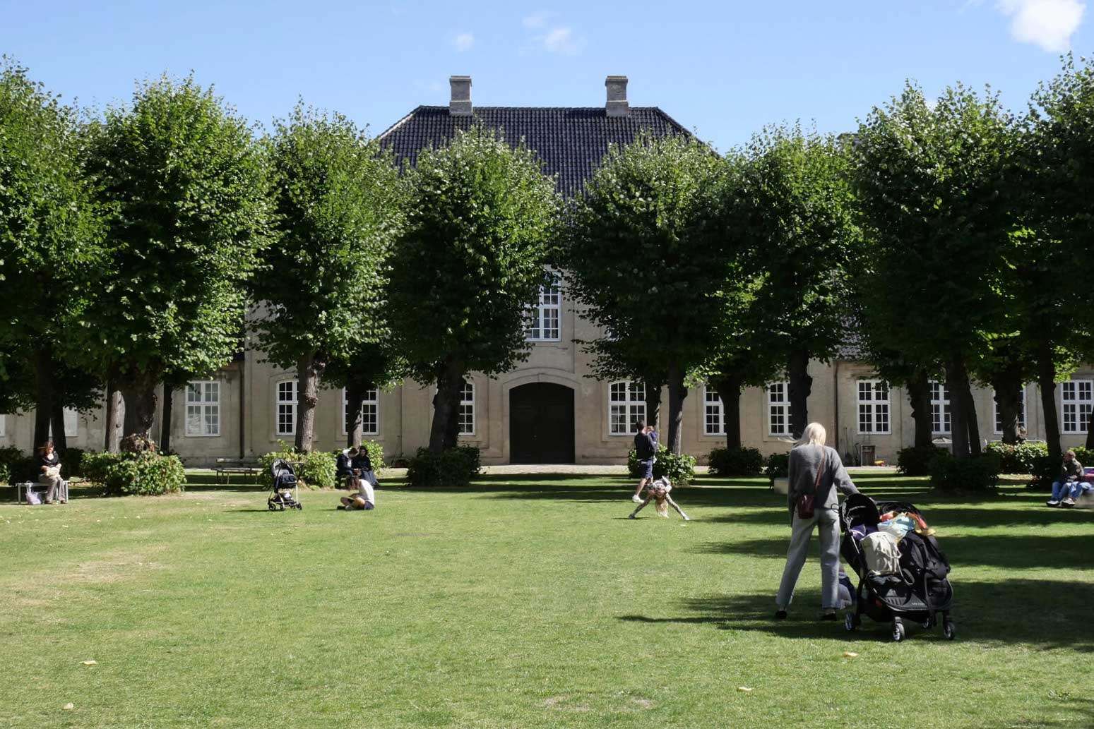 ロの字の建物に囲まれた中庭も最高に気持ちよかった