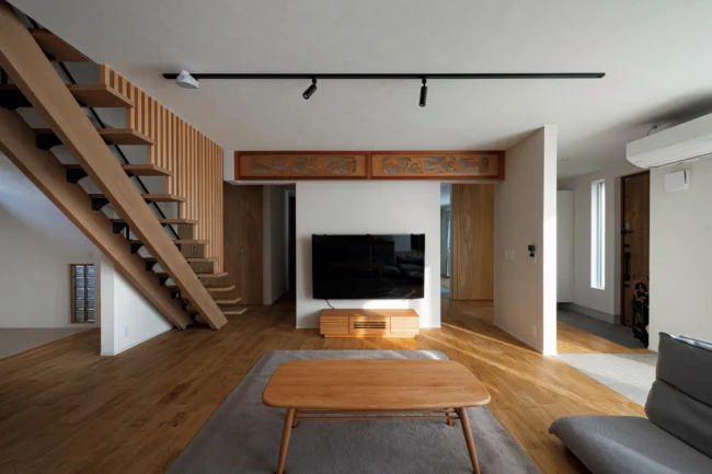 旧居の記憶が息づく、明るく暖かく 皆が心地いい二世帯住宅