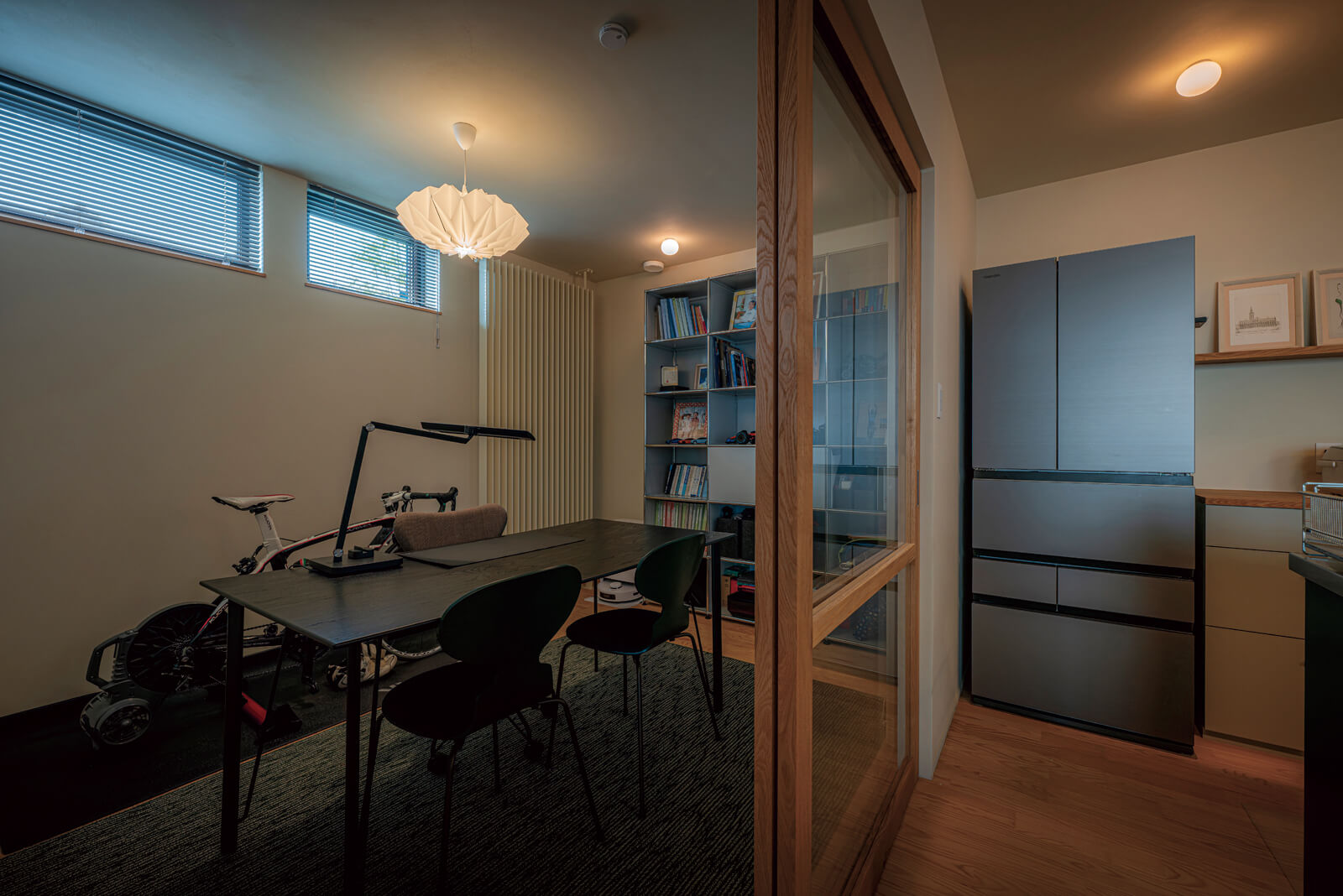 快適な環境をつくるため、ワークスペースには暖冷房ができる輻射式パネルを設置