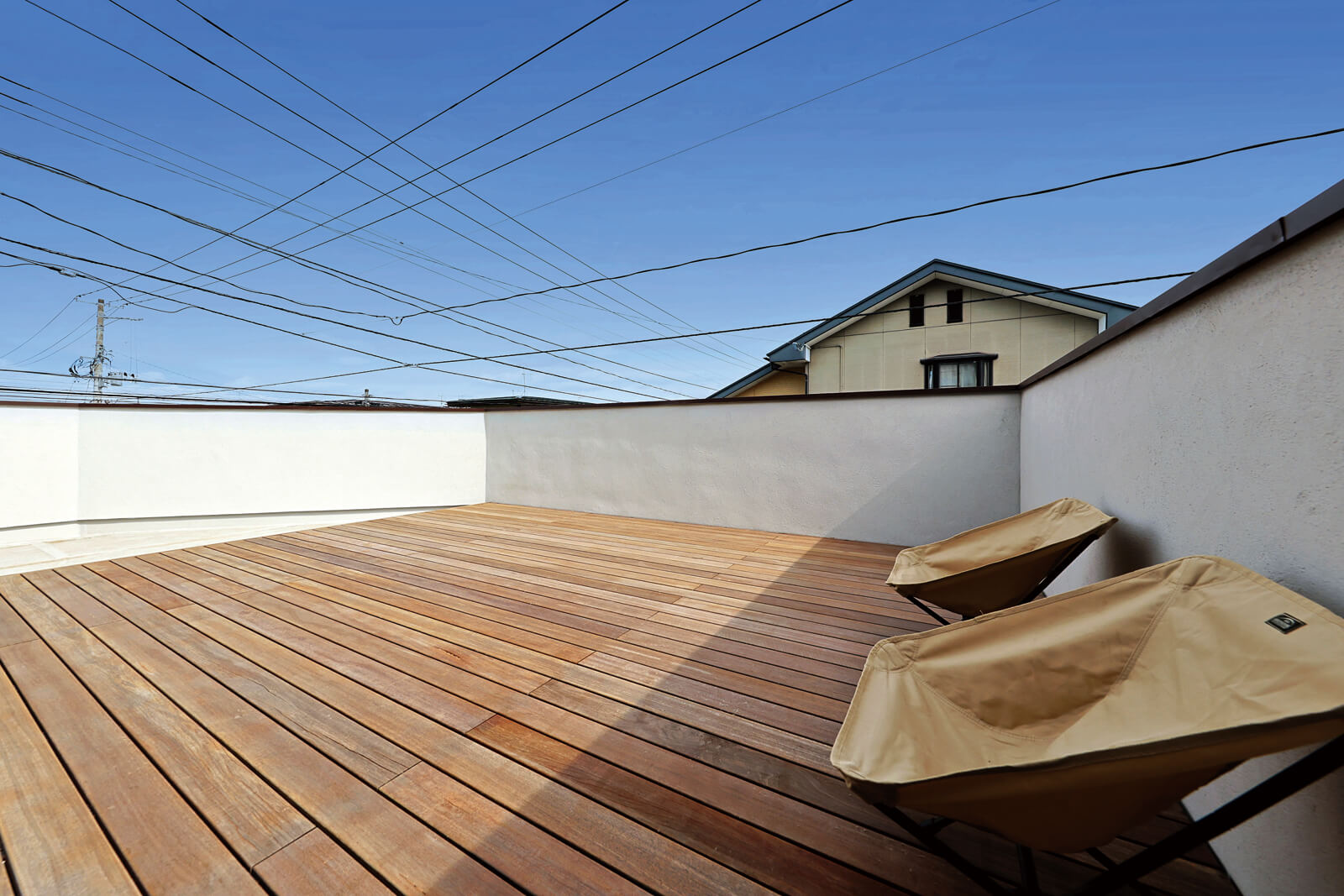 ドッグランにも活用できる西棟のルーフテラス　　