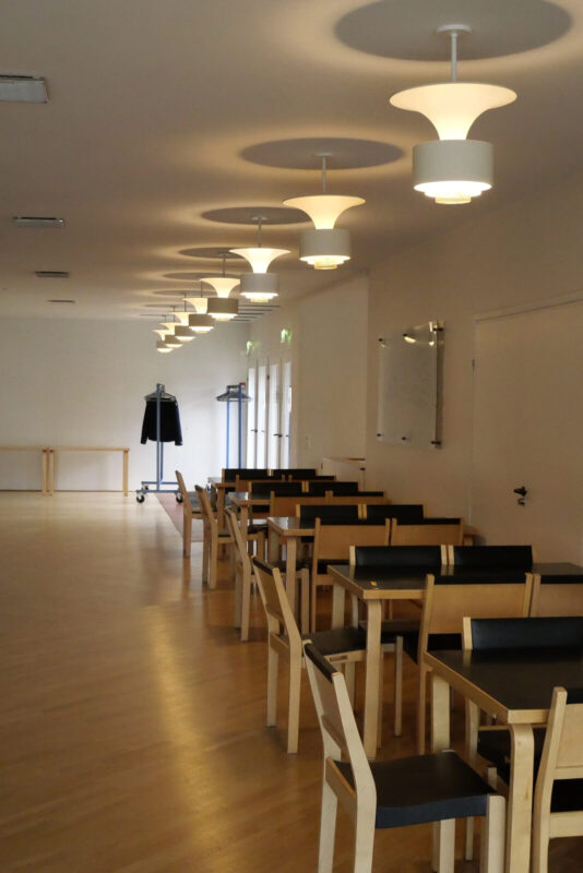 2階ホールの様子。ここでは、他とはまた異なる照明が使われている