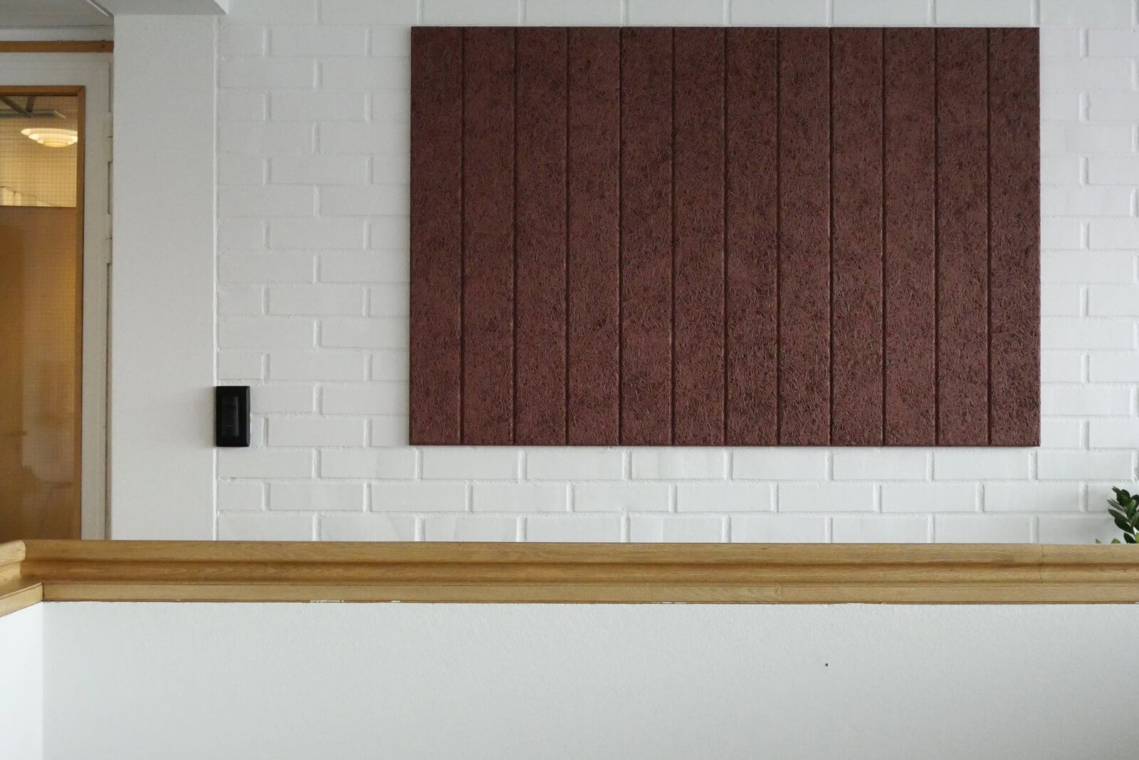 吸音材として木毛セメント板が壁に張られていた