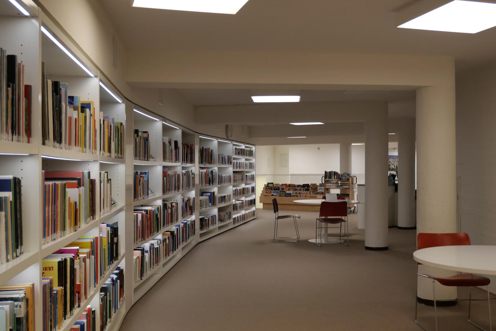 地下の資料室。ここから新館「Apila」へ抜けることができる