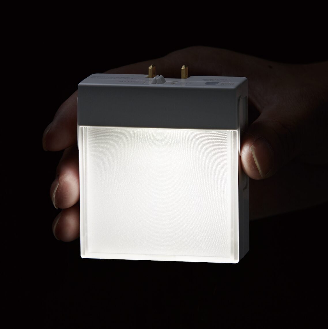 取り外すと懐中電灯のように持ち運べて、便利で安心